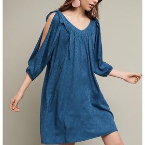 ANTHROPOLOGIE - HOLDING HORSES